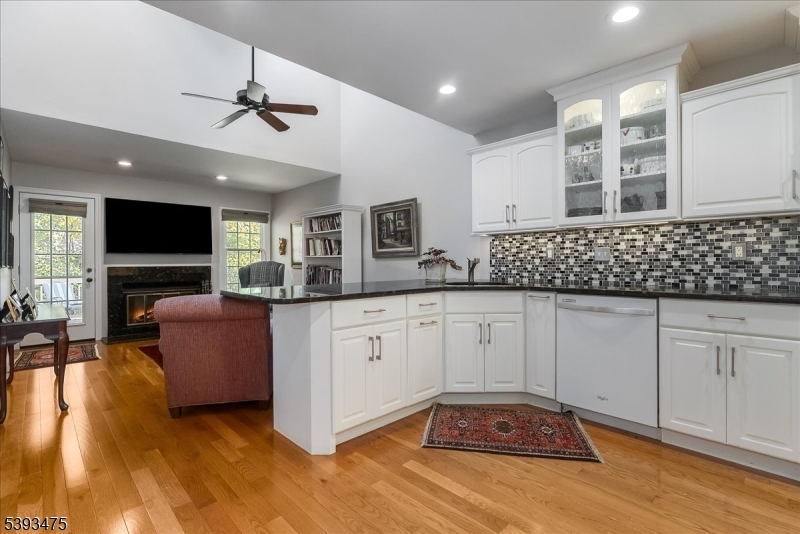 11 Shadowbrook Ln