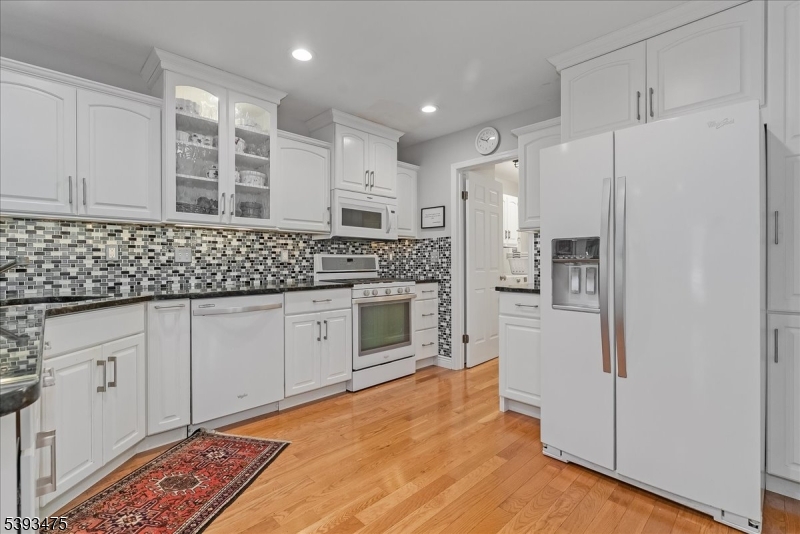 11 Shadowbrook Ln