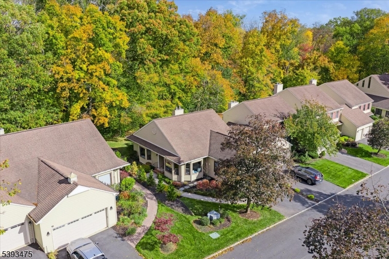 11 Shadowbrook Ln