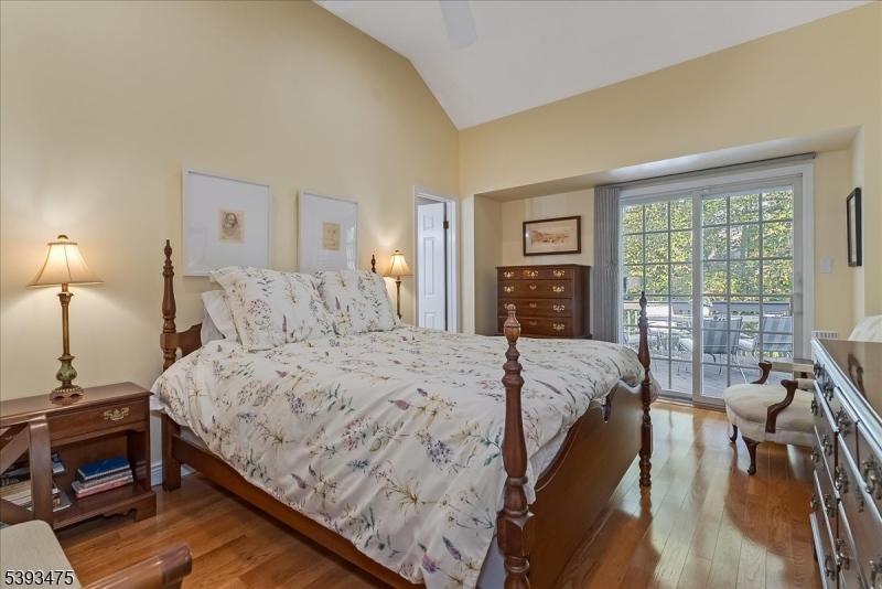 11 Shadowbrook Ln