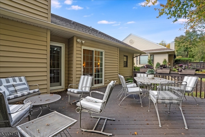 11 Shadowbrook Ln