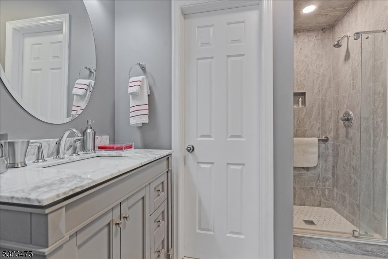 11 Shadowbrook Ln