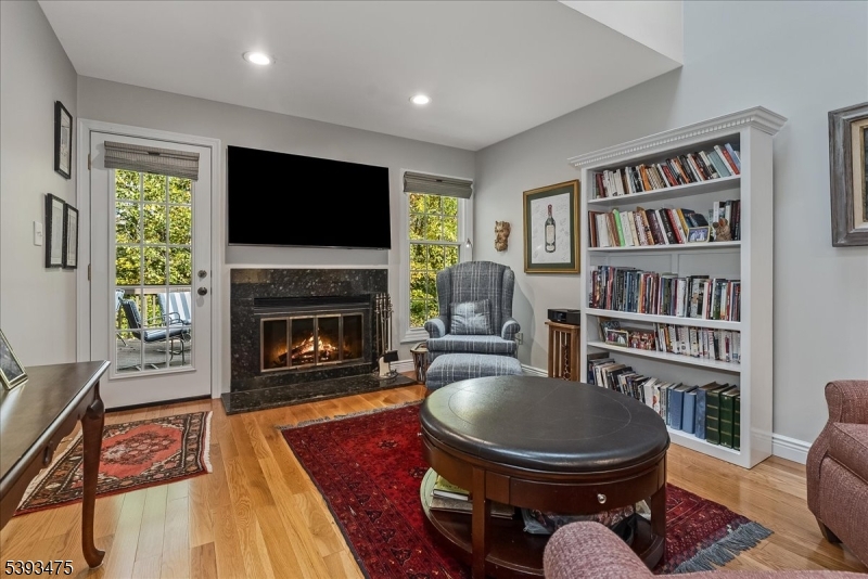 11 Shadowbrook Ln