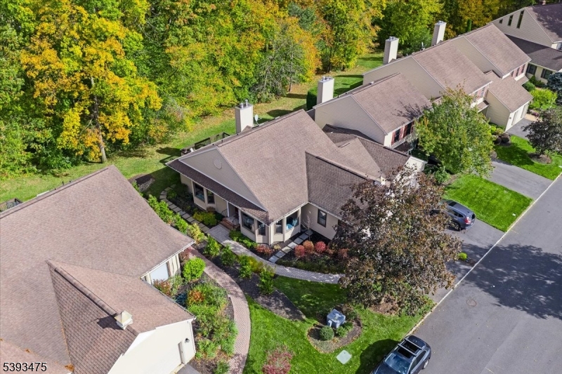 11 Shadowbrook Ln