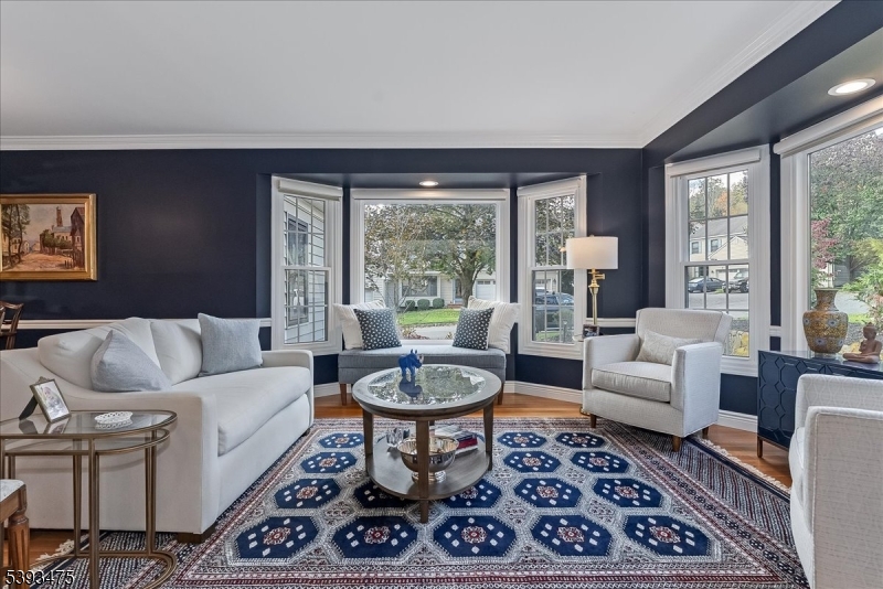 11 Shadowbrook Ln