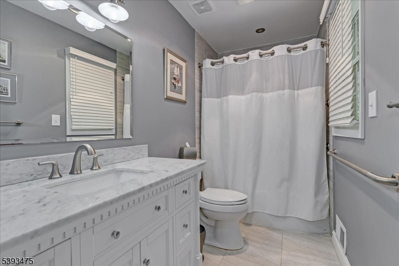 11 Shadowbrook Ln