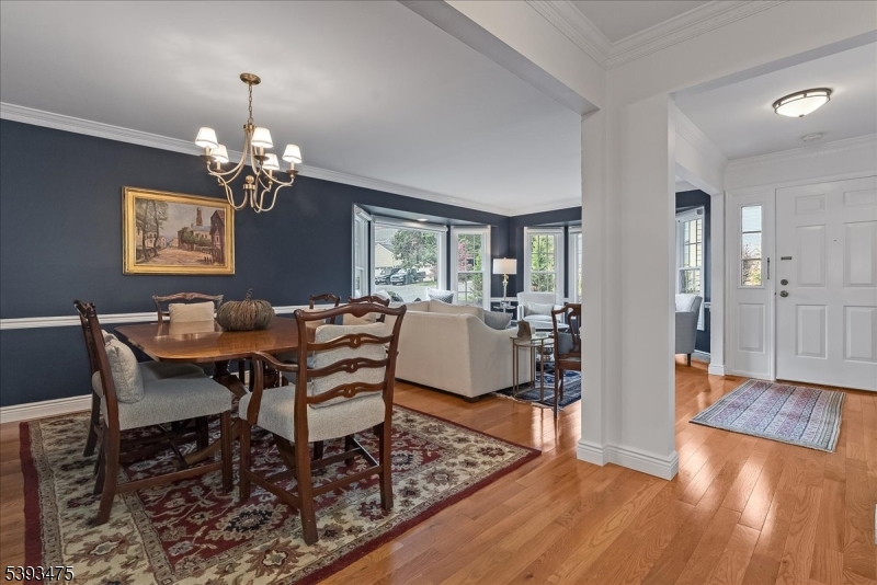 11 Shadowbrook Ln