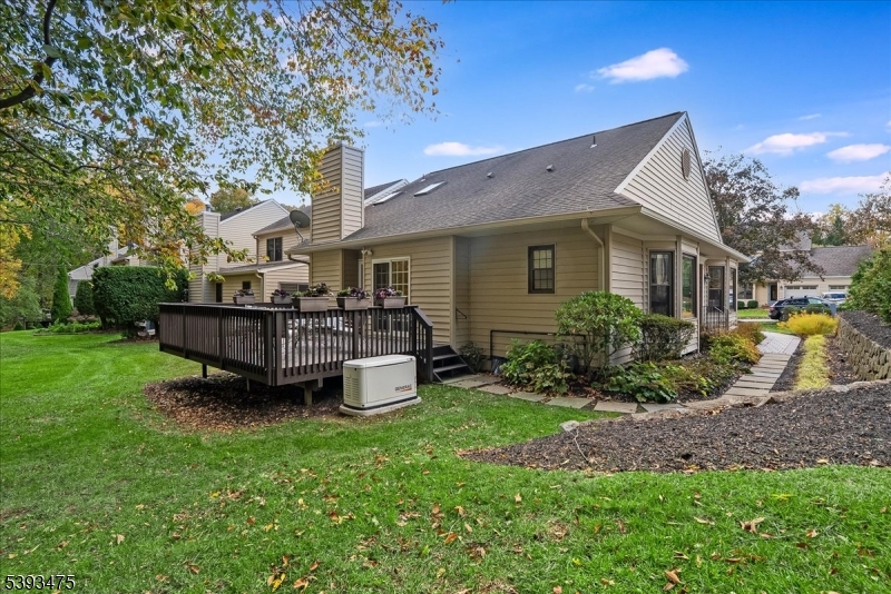 11 Shadowbrook Ln