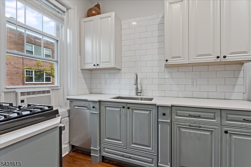2 Altamont Ct 24