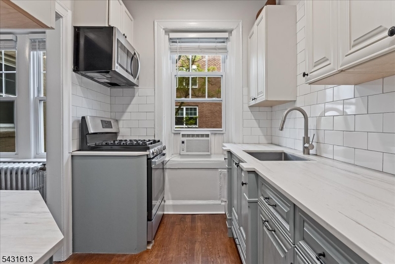 2 Altamont Ct 24