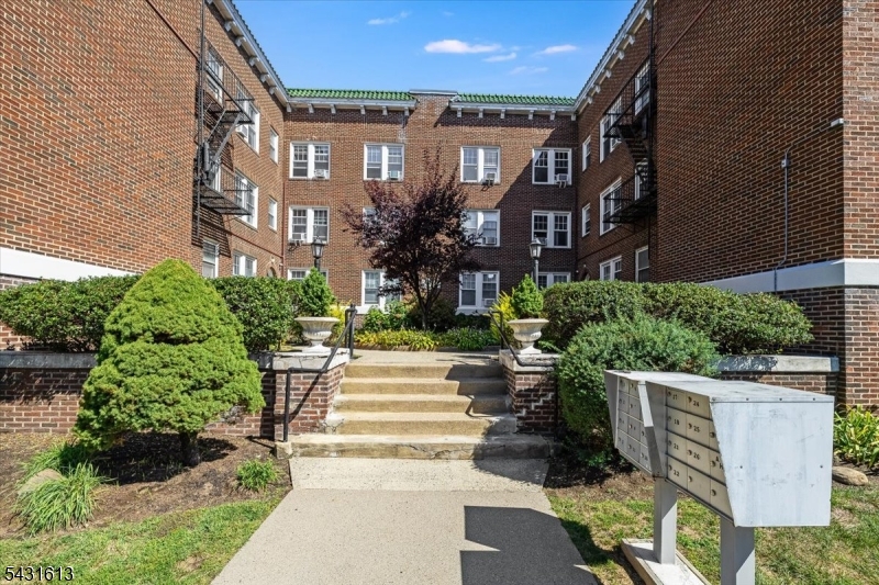 2 Altamont Ct 24
