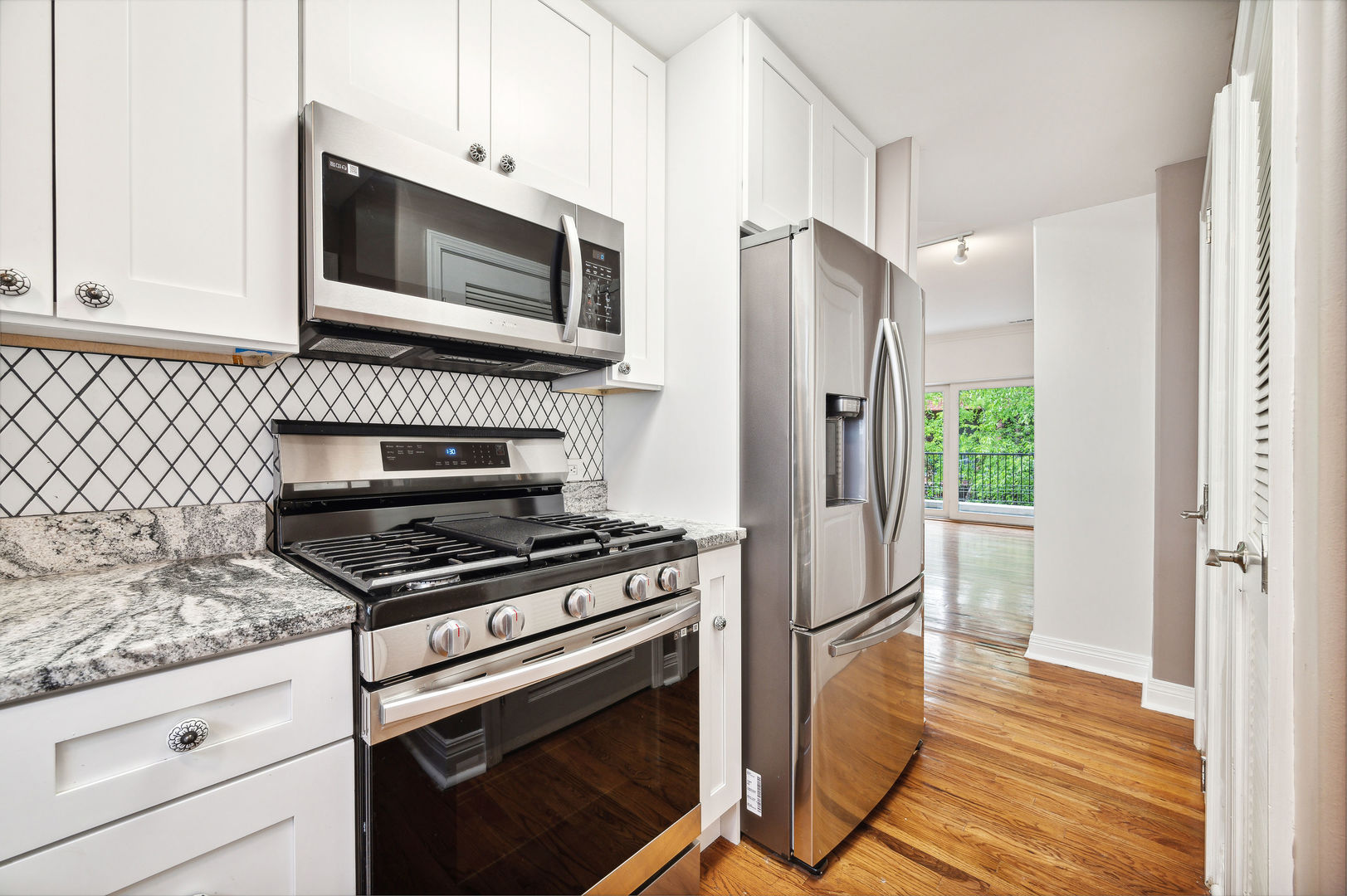 6614 N Ashland Avenue Unit: 3