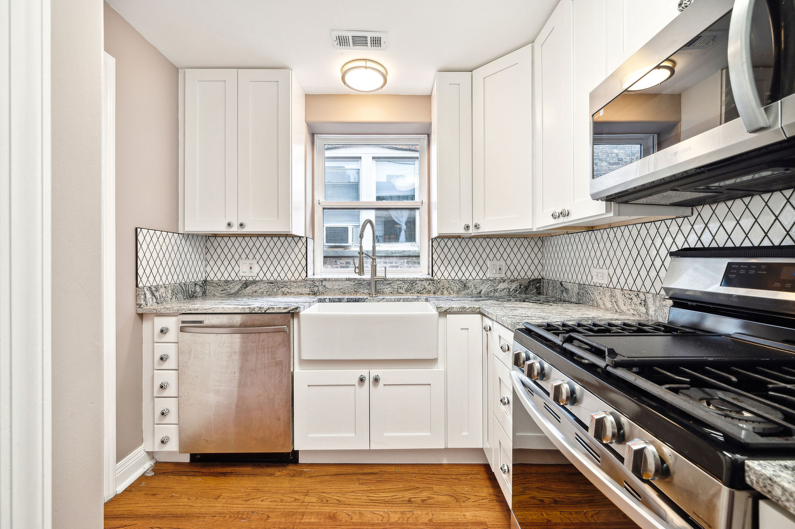 6614 N Ashland Avenue Unit: 3