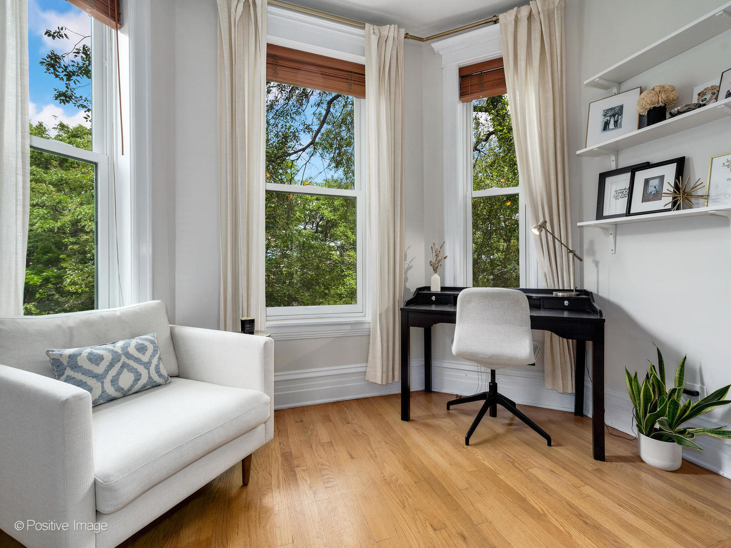 1944 N SEMINARY Avenue Unit: 3