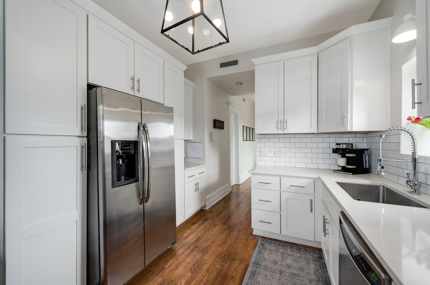 1944 N SEMINARY Avenue Unit: 3
