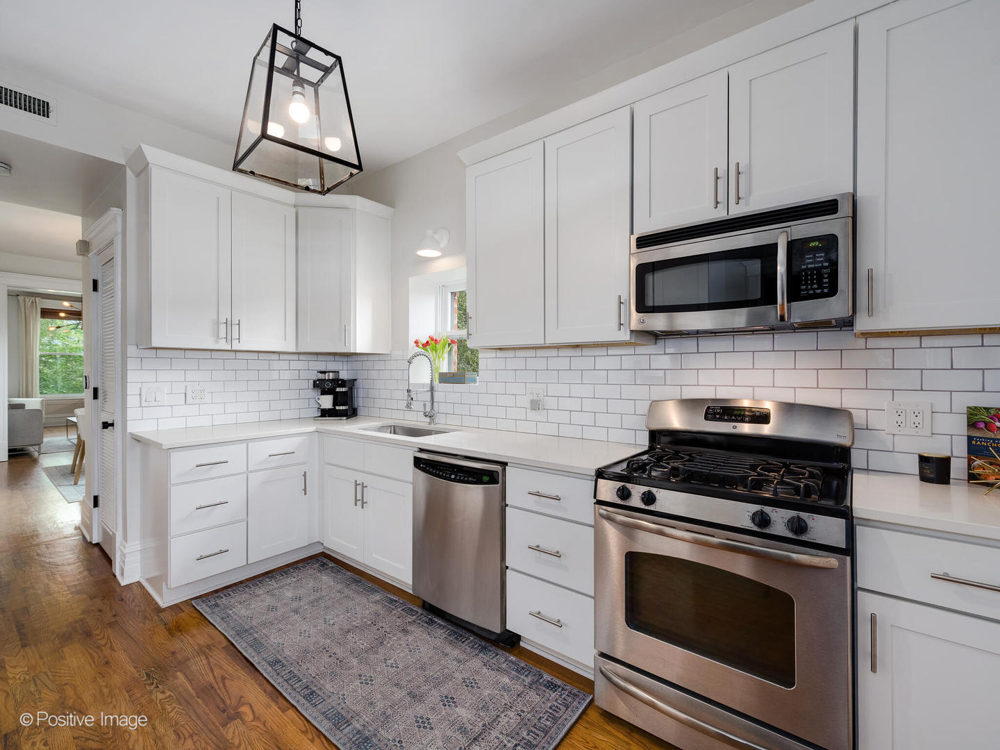 1944 N SEMINARY Avenue Unit: 3