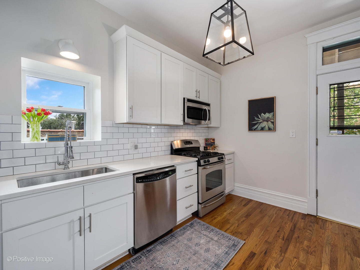 1944 N SEMINARY Avenue Unit: 3