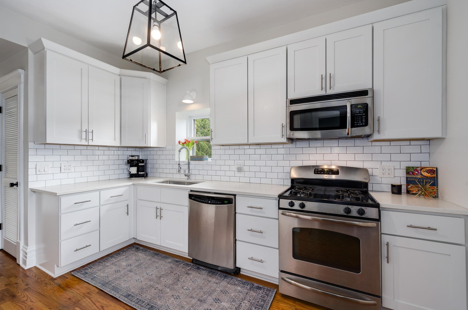 1944 N SEMINARY Avenue Unit: 3