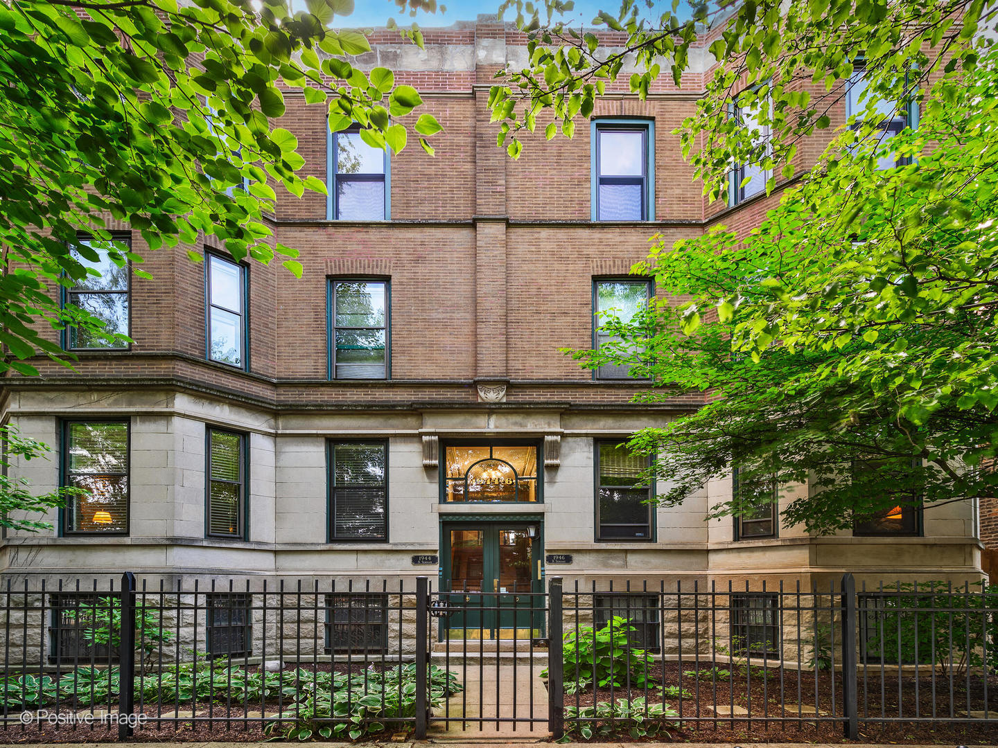 1944 N SEMINARY Avenue Unit: 3