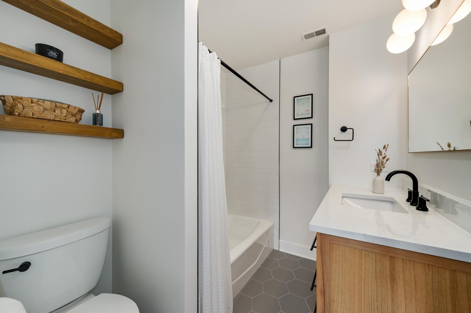 1944 N SEMINARY Avenue Unit: 3