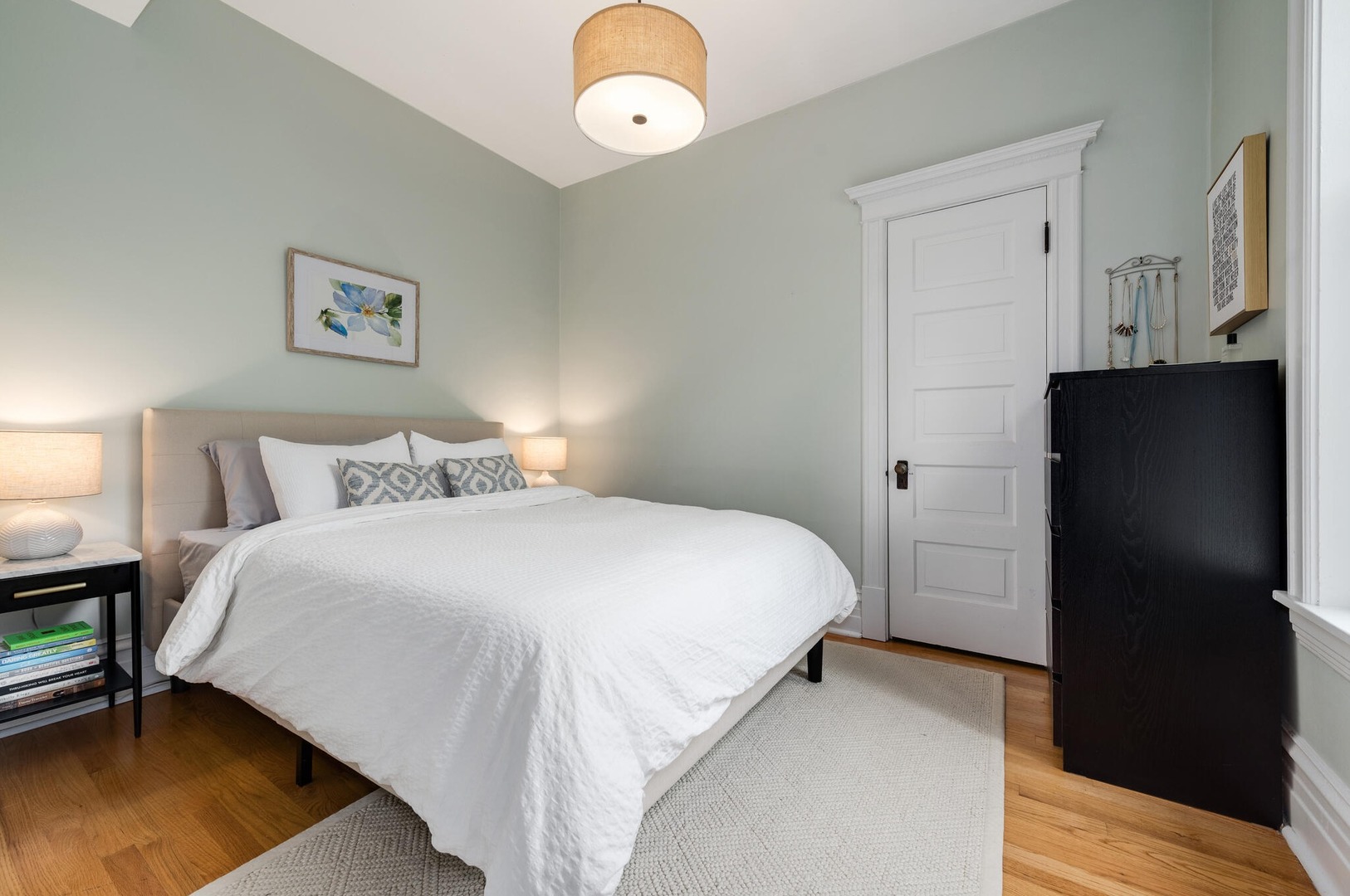 1944 N SEMINARY Avenue Unit: 3