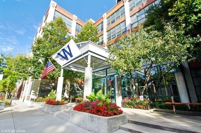 1800 W Roscoe Street Unit: 531