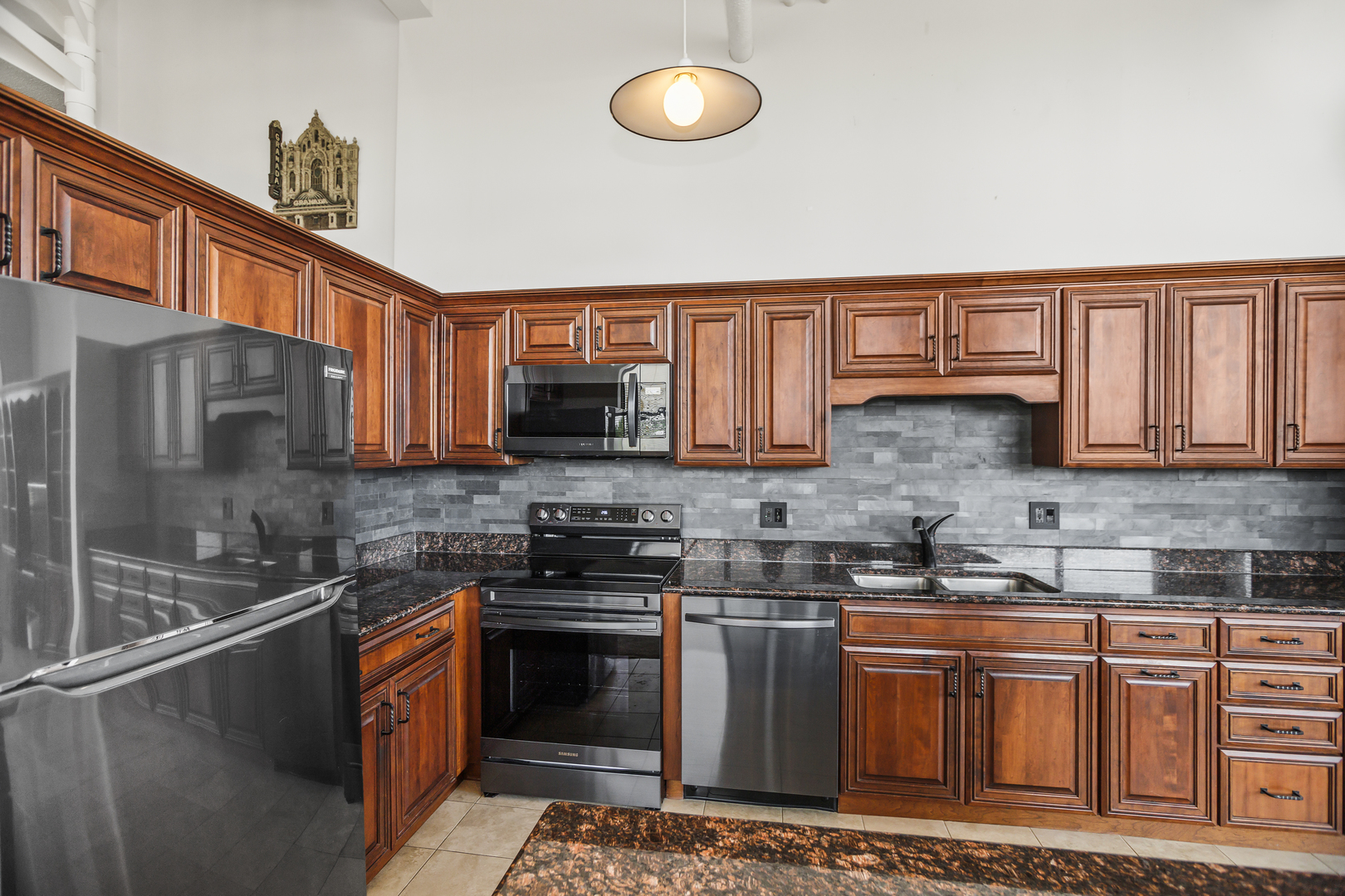 1800 W Roscoe Street Unit: 531