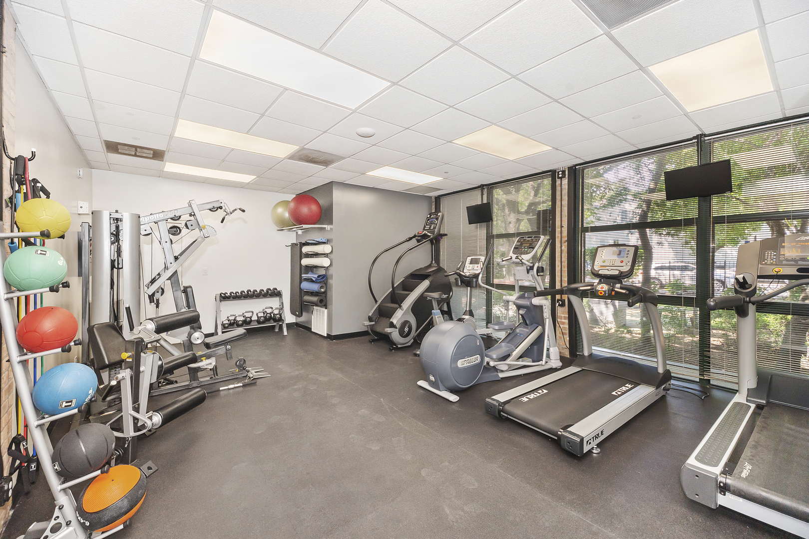 1800 W Roscoe Street Unit: 531