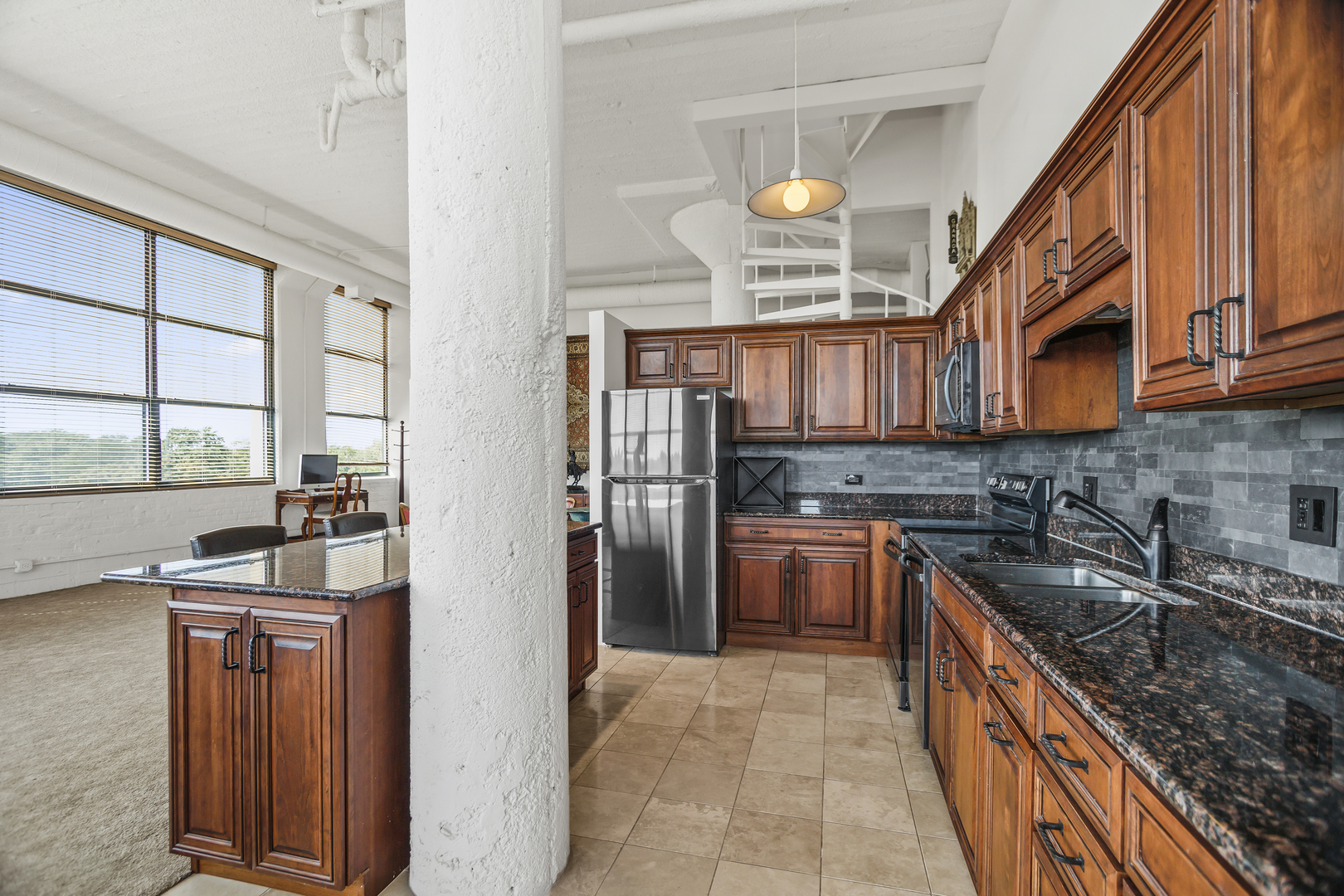 1800 W Roscoe Street Unit: 531