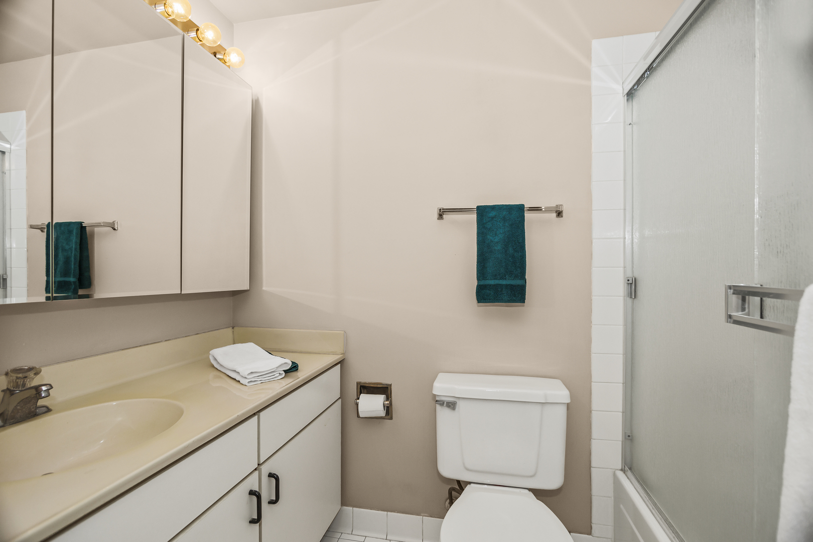 1800 W Roscoe Street Unit: 531