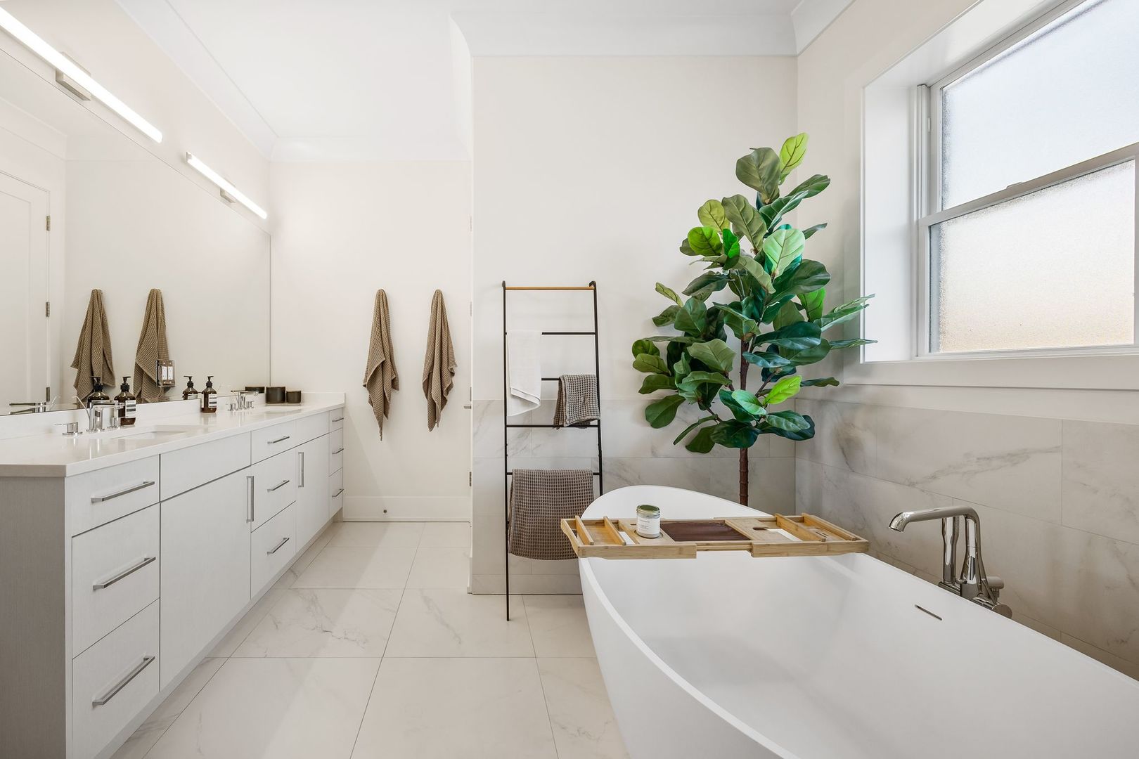 2028 W Le Moyne Street Unit: 3W