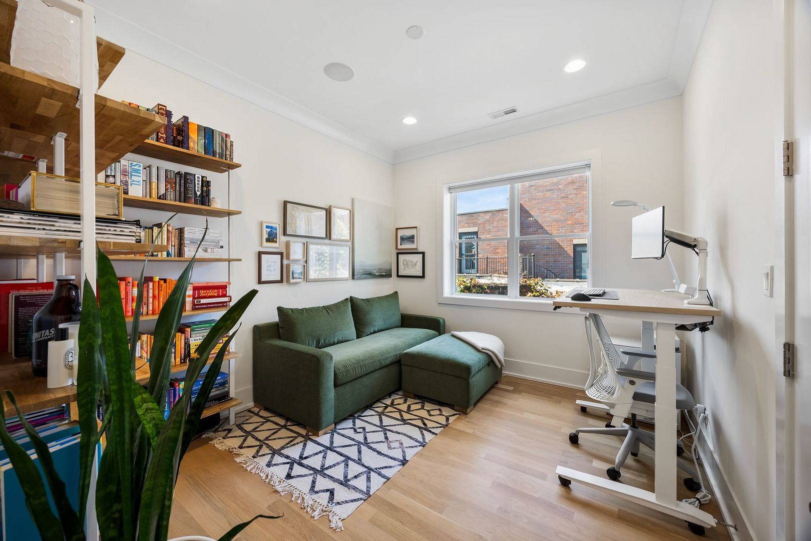 2028 W Le Moyne Street Unit: 3W