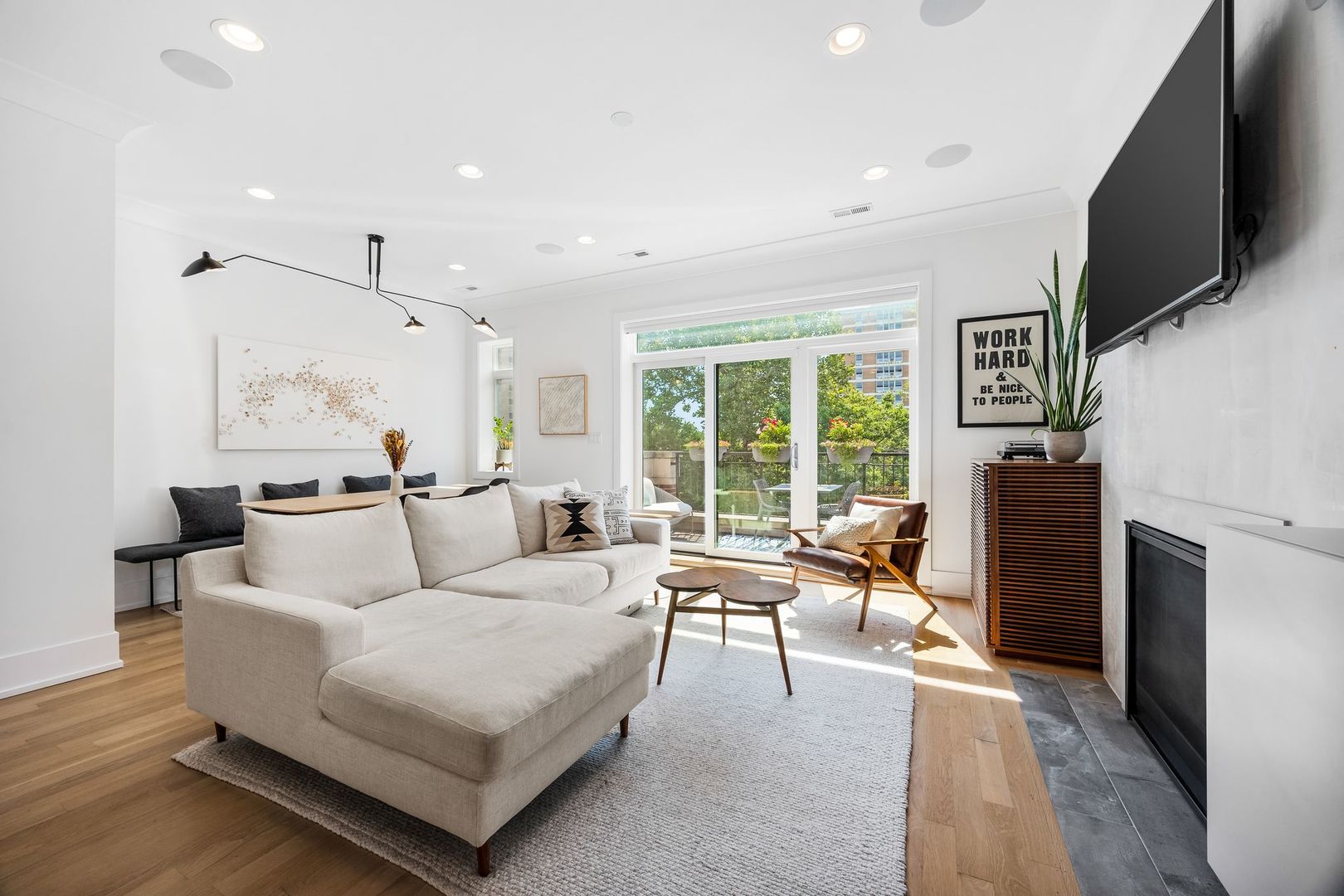 2028 W Le Moyne Street Unit: 3W