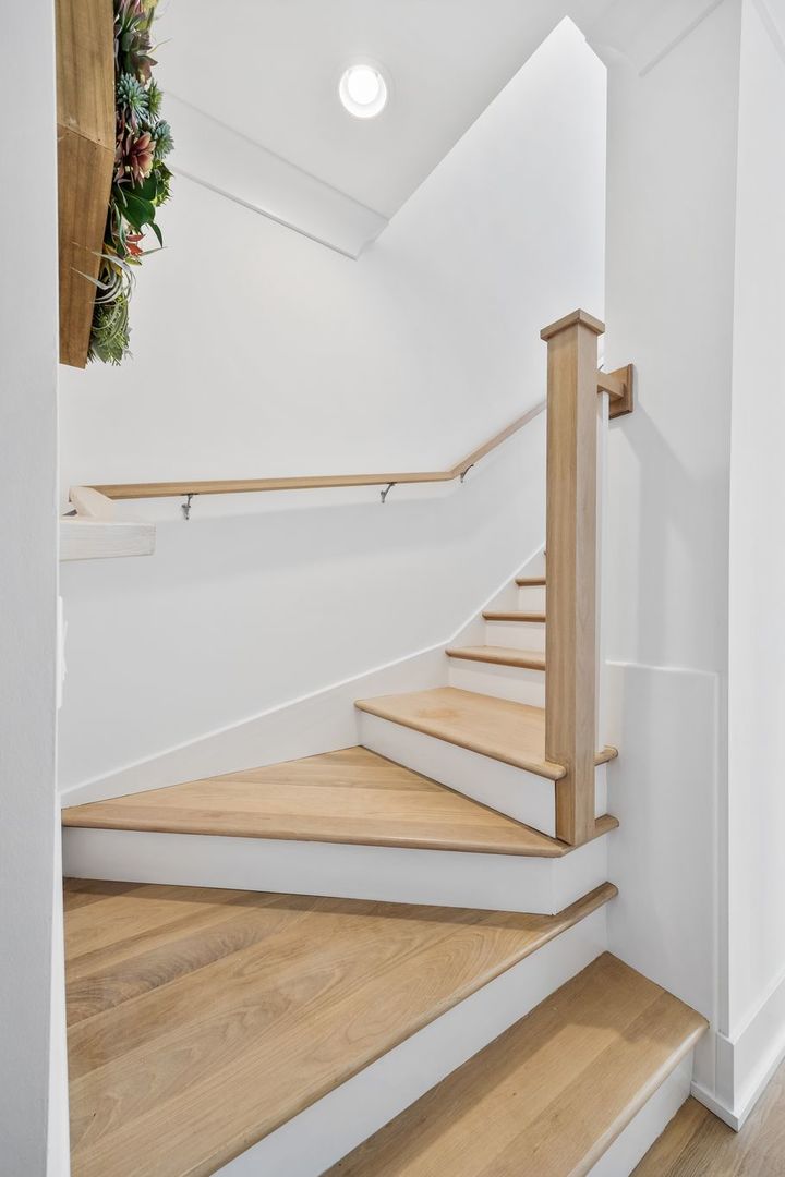 2028 W Le Moyne Street Unit: 3W