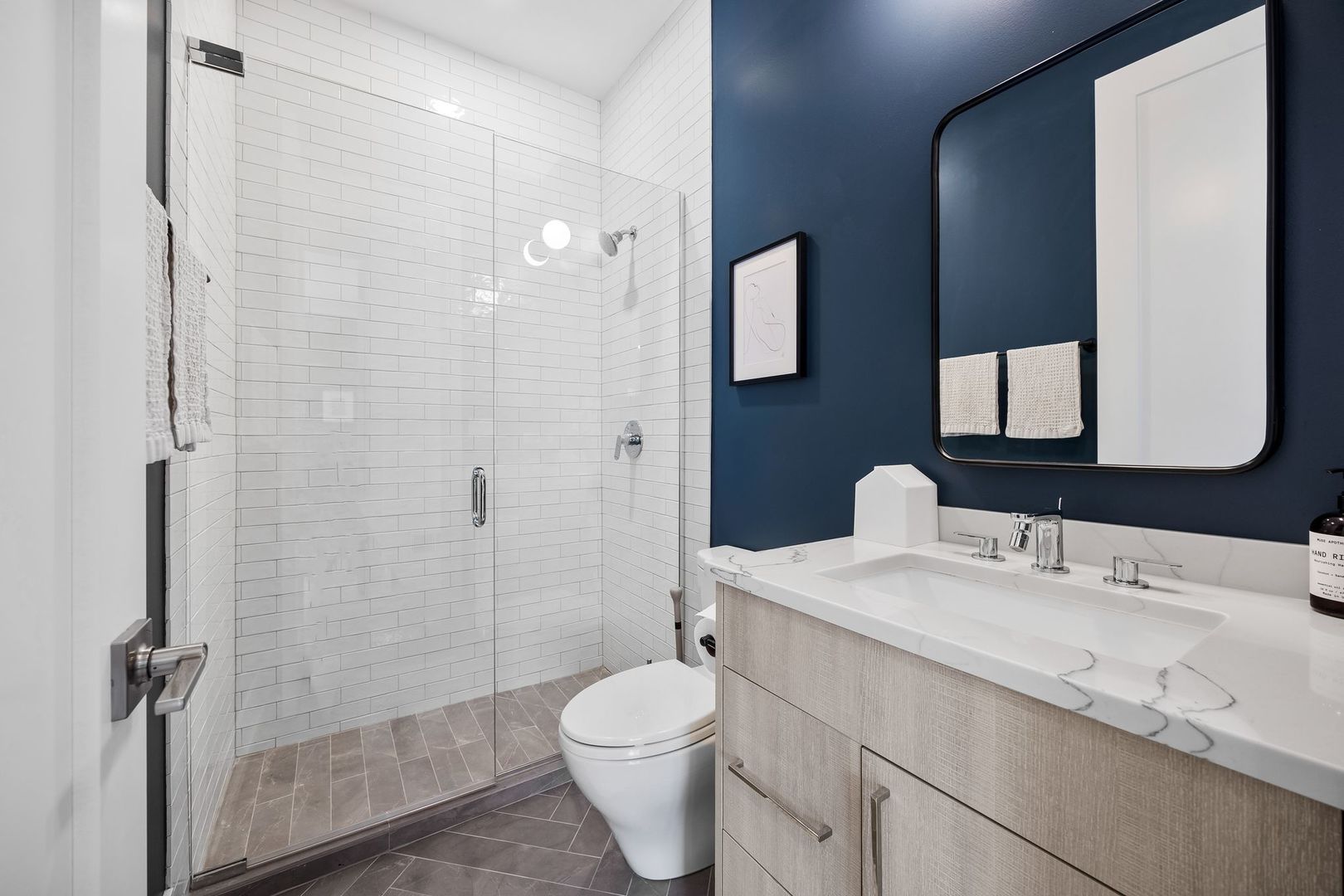 2028 W Le Moyne Street Unit: 3W