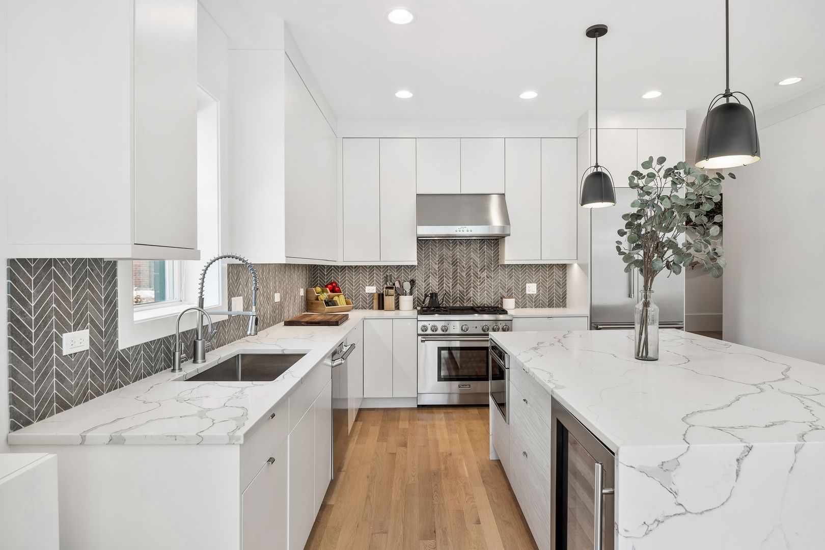 2028 W Le Moyne Street Unit: 3W