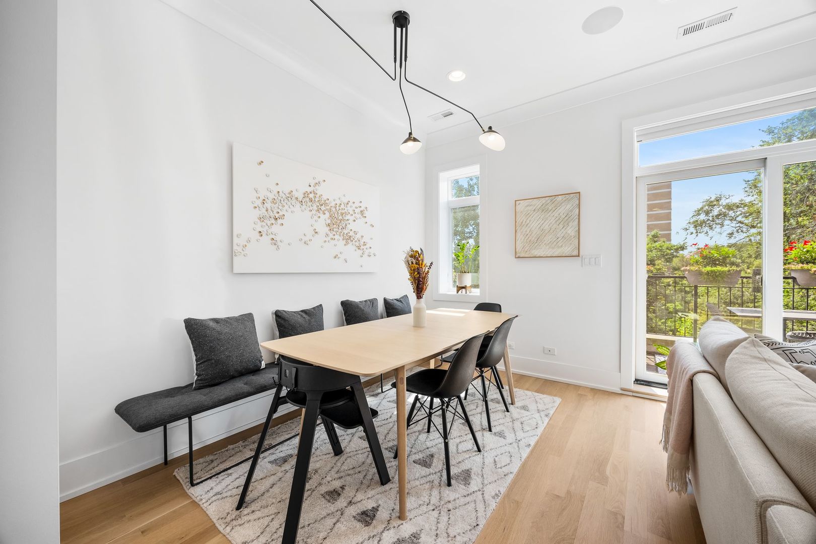 2028 W Le Moyne Street Unit: 3W