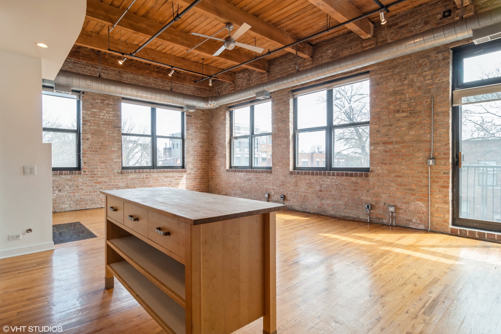 612 N Oakley Boulevard Unit: 214