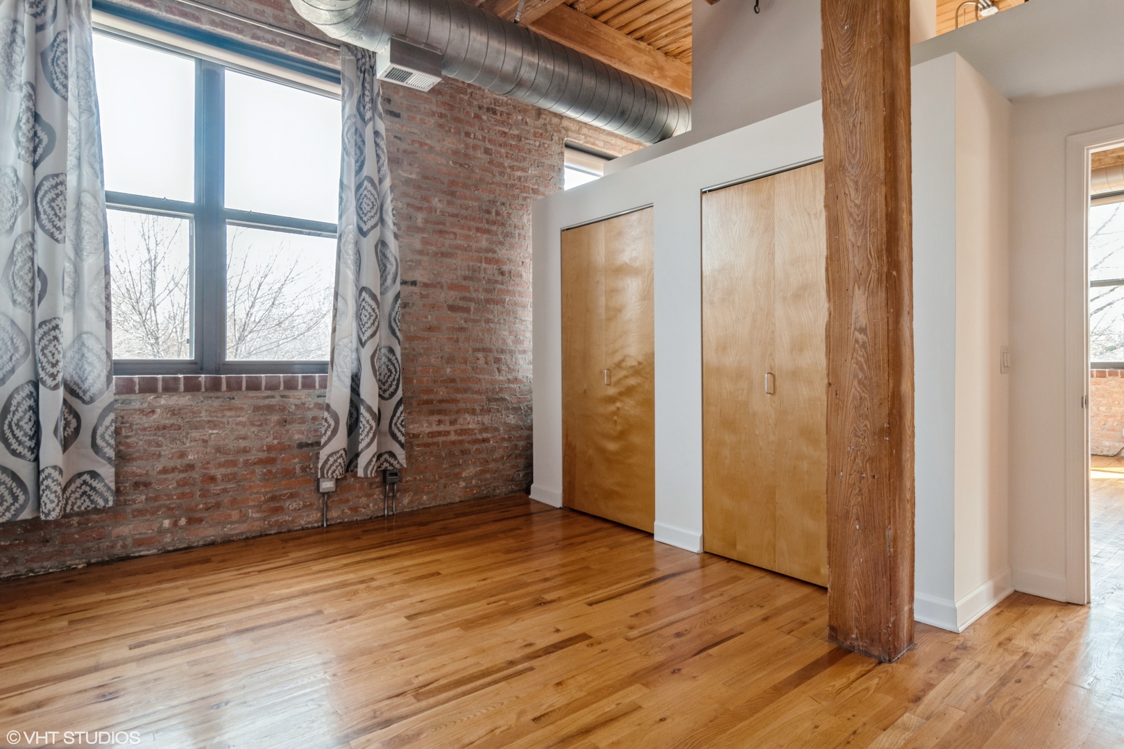 612 N Oakley Boulevard Unit: 214