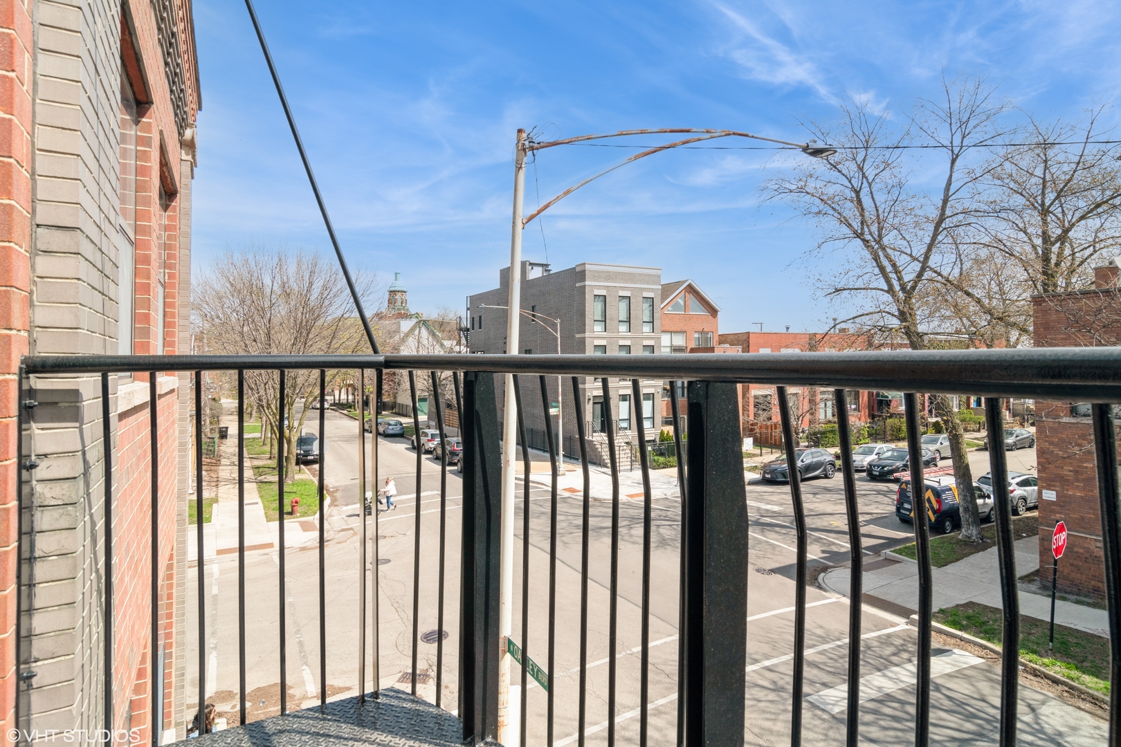 612 N Oakley Boulevard Unit: 214