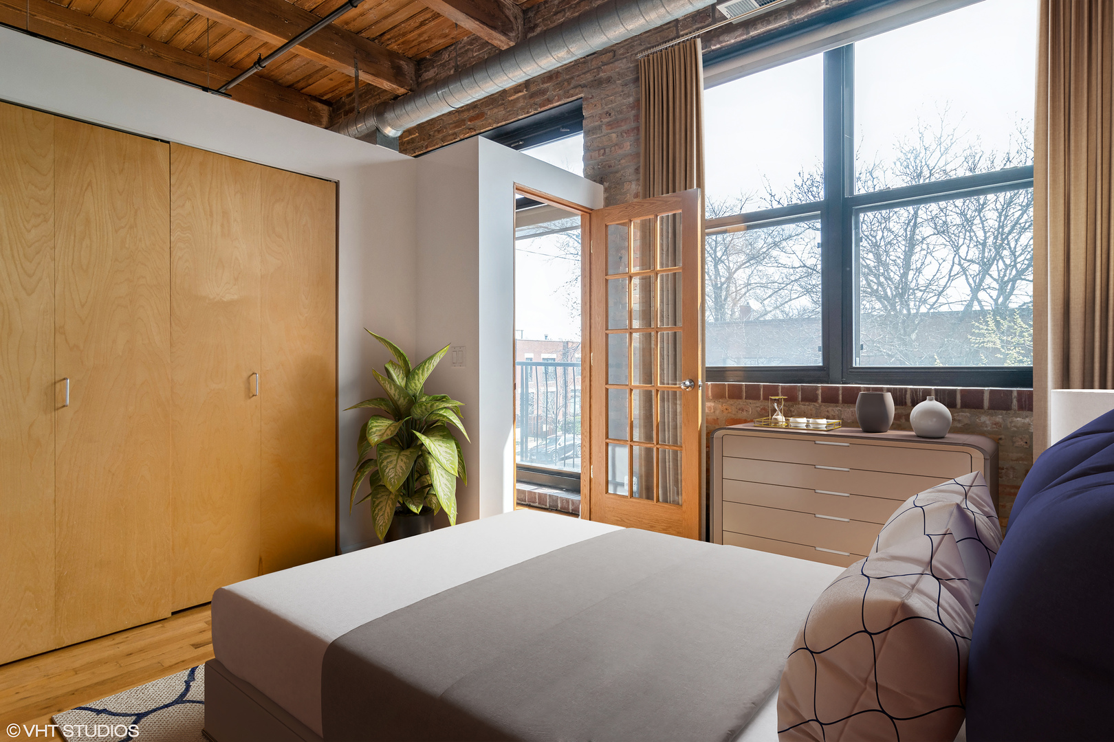 612 N Oakley Boulevard Unit: 214