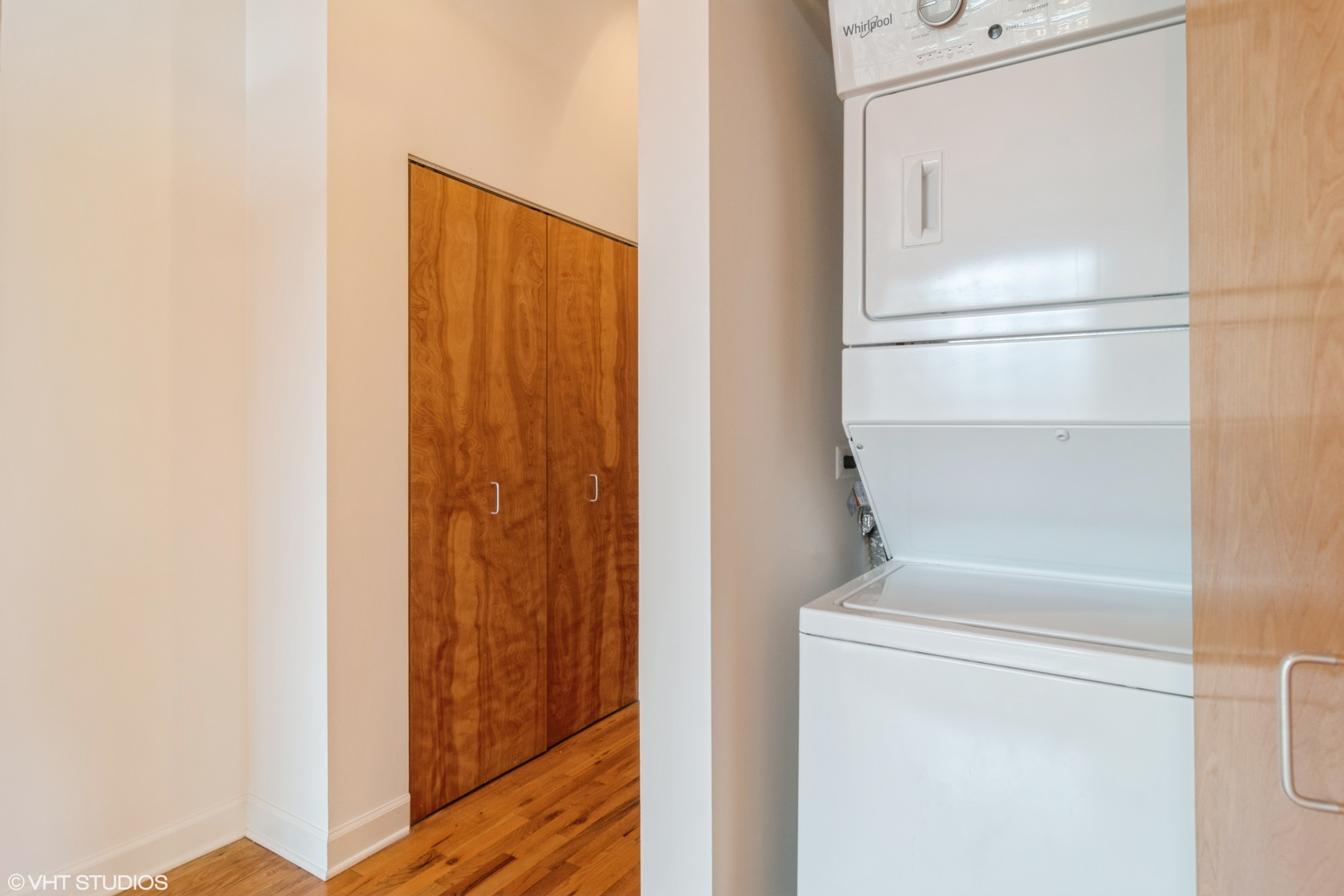 612 N Oakley Boulevard Unit: 214
