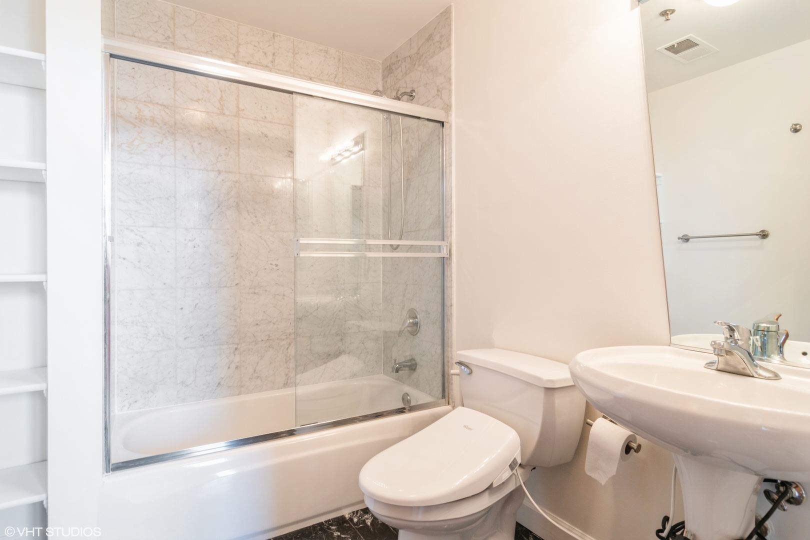 612 N Oakley Boulevard Unit: 214