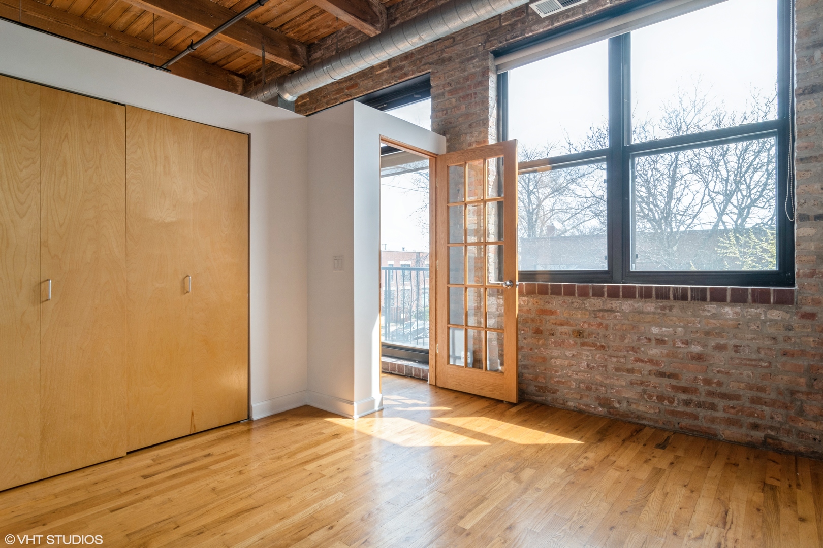612 N Oakley Boulevard Unit: 214