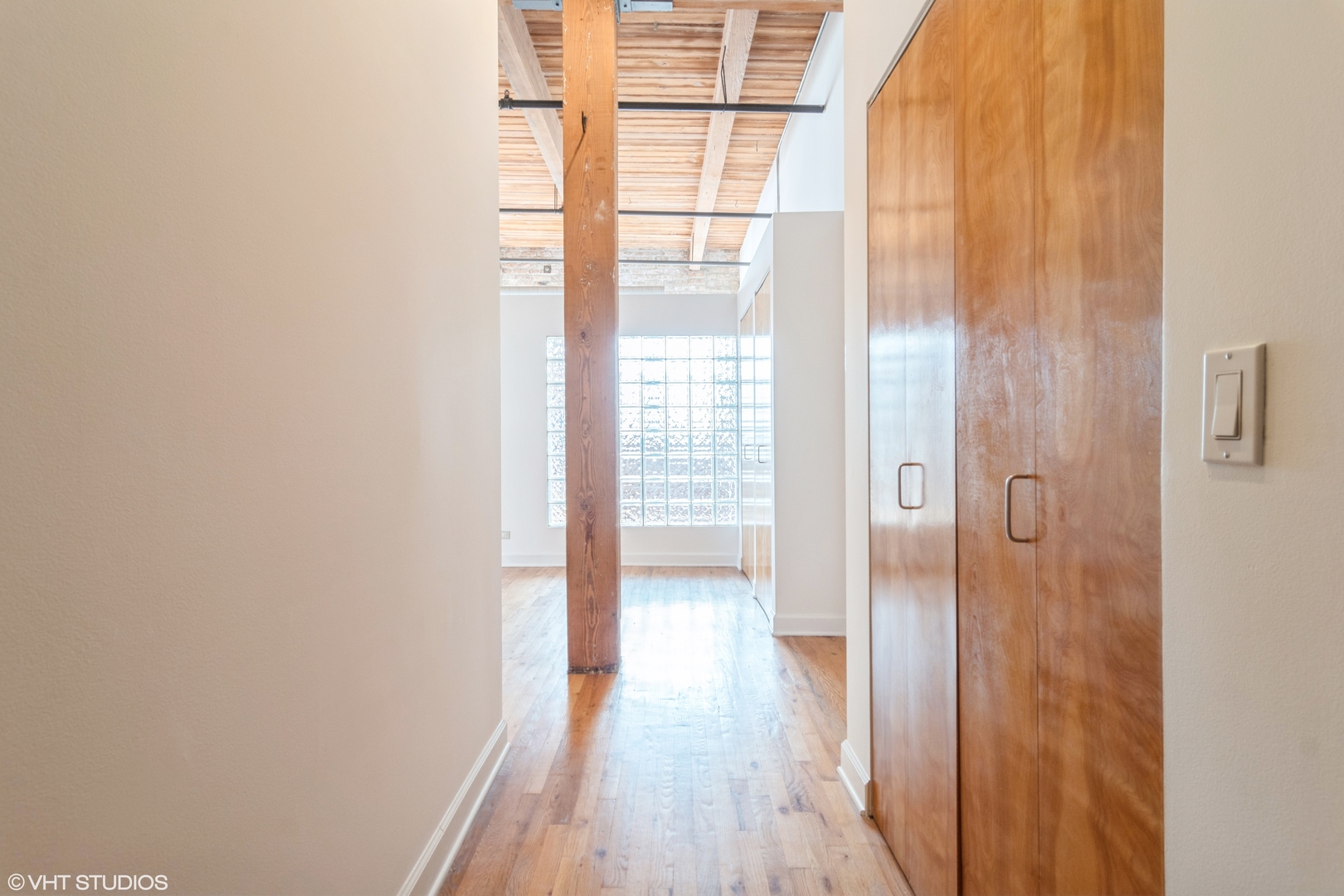 612 N Oakley Boulevard Unit: 214