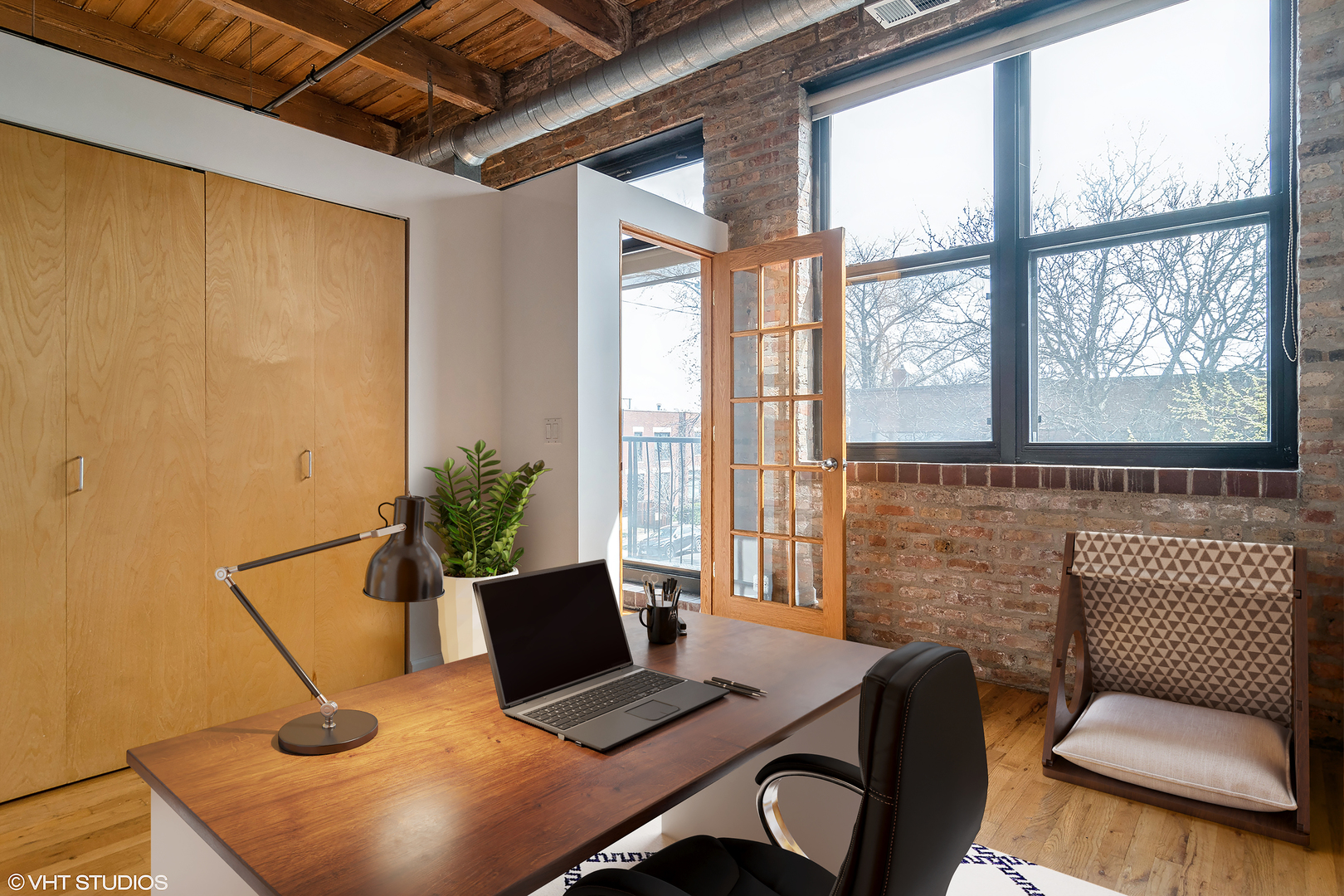 612 N Oakley Boulevard Unit: 214
