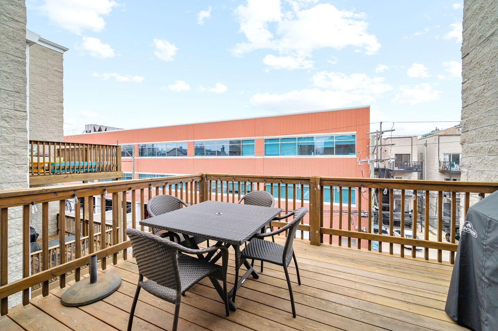 1318 W Fletcher Street Unit: 3W