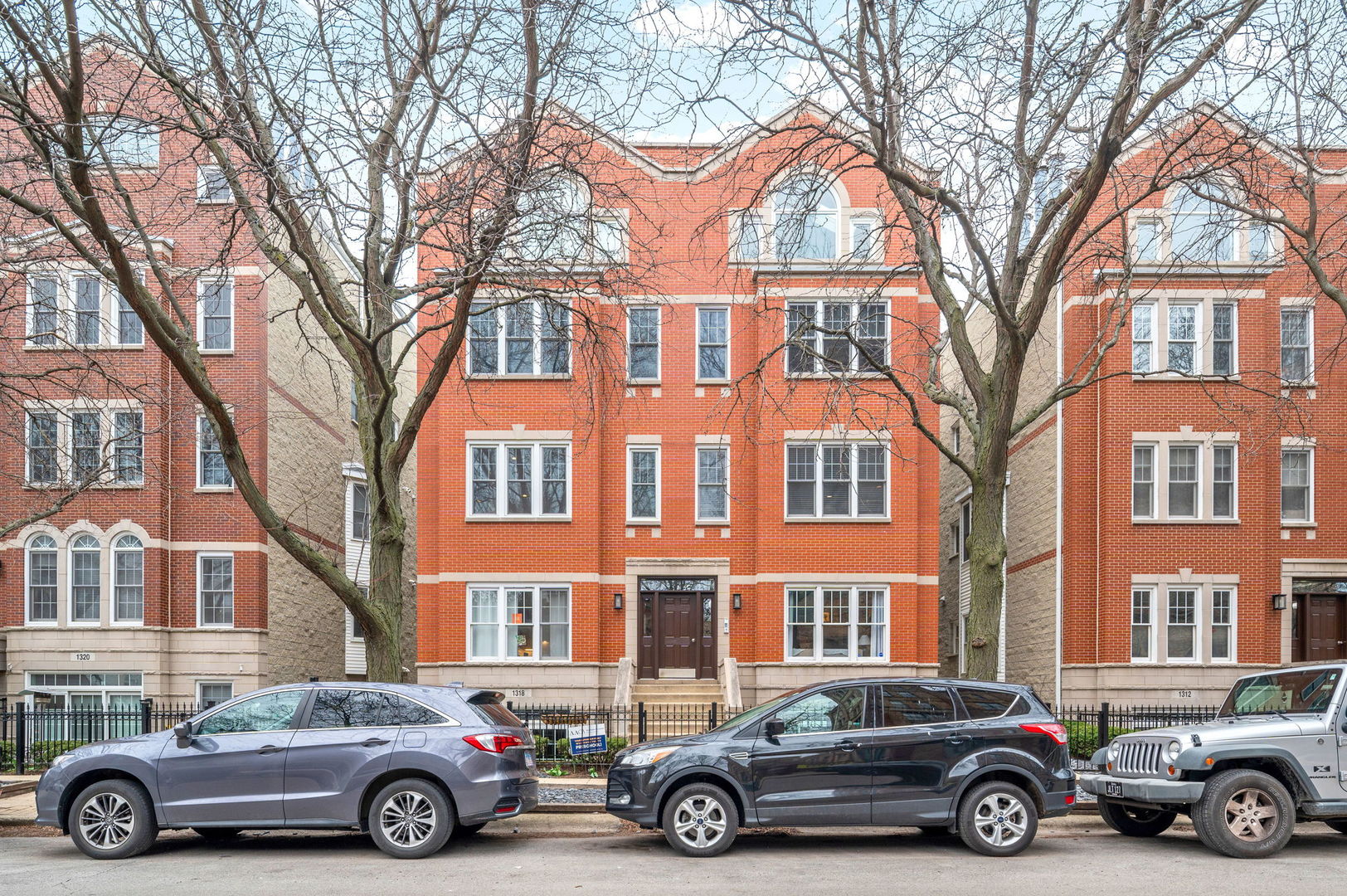 1318 W Fletcher Street Unit: 3W