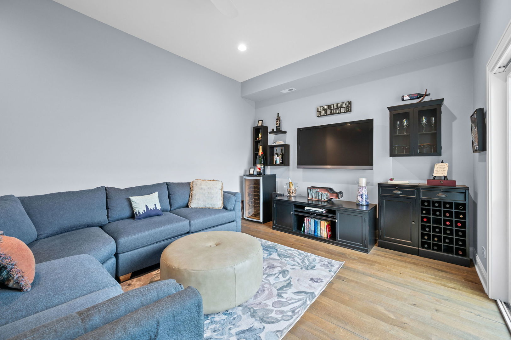 1318 W Fletcher Street Unit: 3W