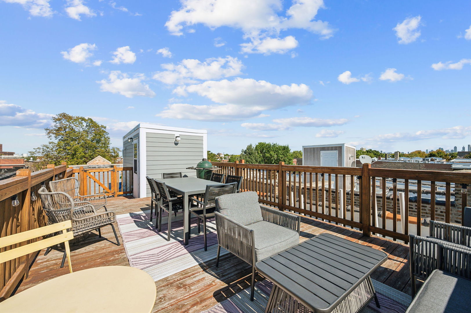 2335 W Iowa Street Unit: 2R